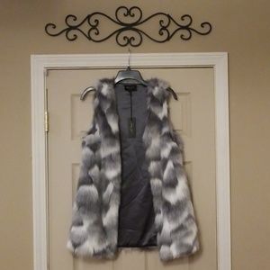 NWT Romeo and Juliet faux fur vest
